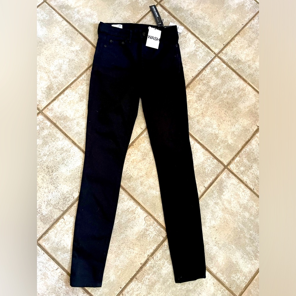 NWT Gap Skinny Jeans size 25. Run small- look at measurements in pictures